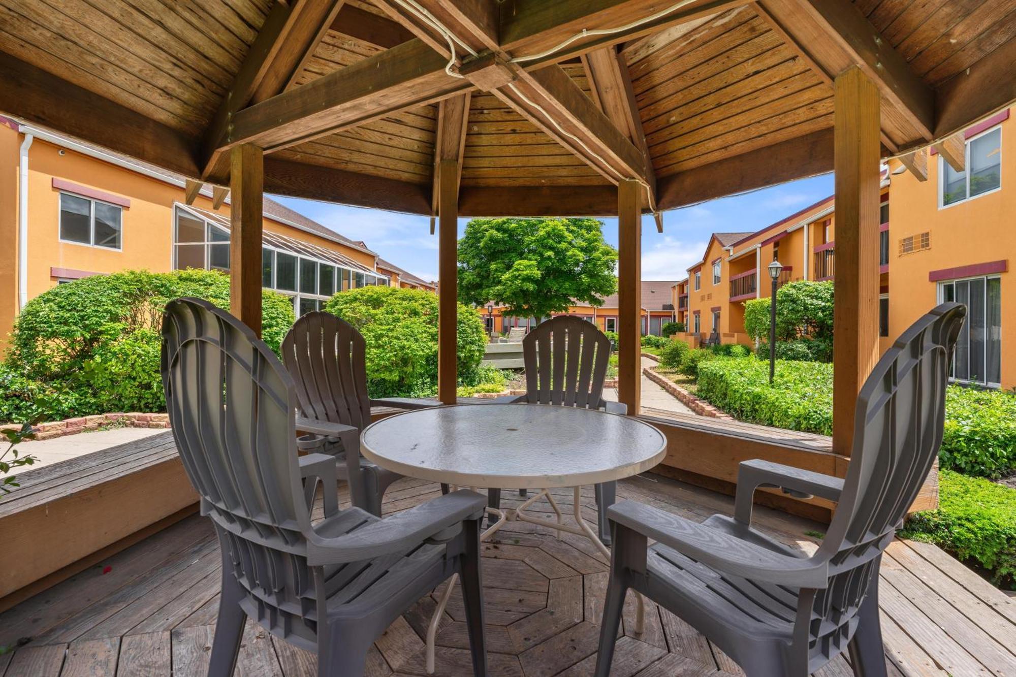 Chicago Club Inn & Suite Oakbrook Terrace Exterior foto