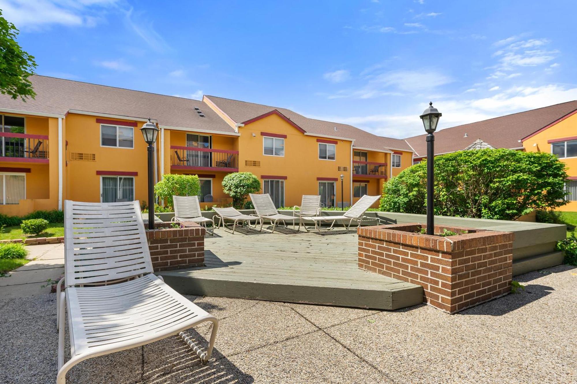 Chicago Club Inn & Suite Oakbrook Terrace Exterior foto